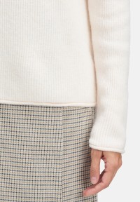 Cartoon Strickpullover mit Stehkragen