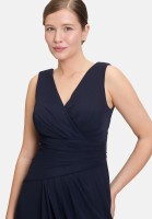 Vera Mont Abendkleid mit V-Ausschnitt