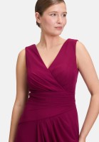 Vera Mont Abendkleid mit V-Ausschnitt