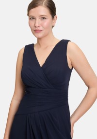 Vera Mont Abendkleid mit V-Ausschnitt
