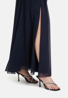 Vera Mont Abendkleid mit V-Ausschnitt