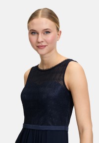 Vera Mont Abendkleid mit Spitze