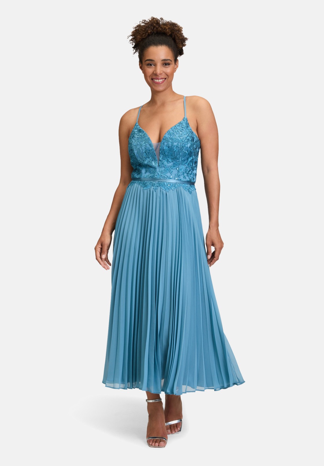 Vera Mont Abendkleid mit Stickerei