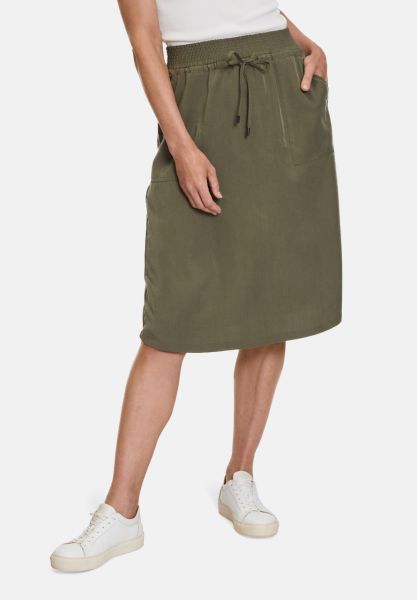 Cartoon Casual-Rock mit aufgesetzten Taschen