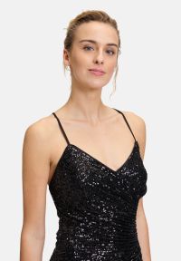 Vera Mont Abendkleid figurbetont